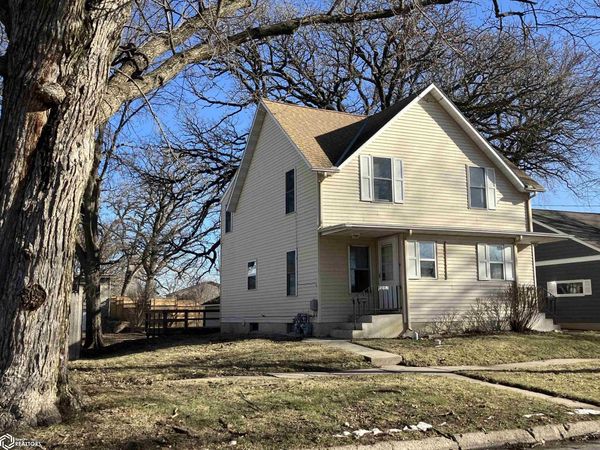 704 8th Avenue N, Clear Lake, IA 50428