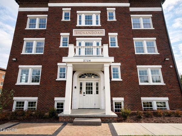 2724 E Magnolia Ave, Knoxville, TN 37914