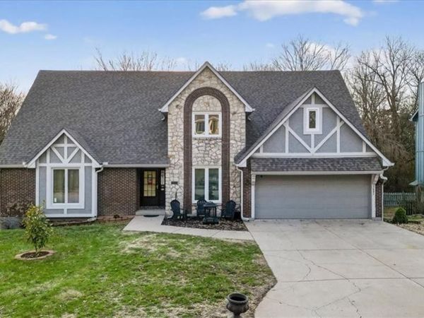 3695 SW Kimstin Circle, Blue Springs, MO 64015