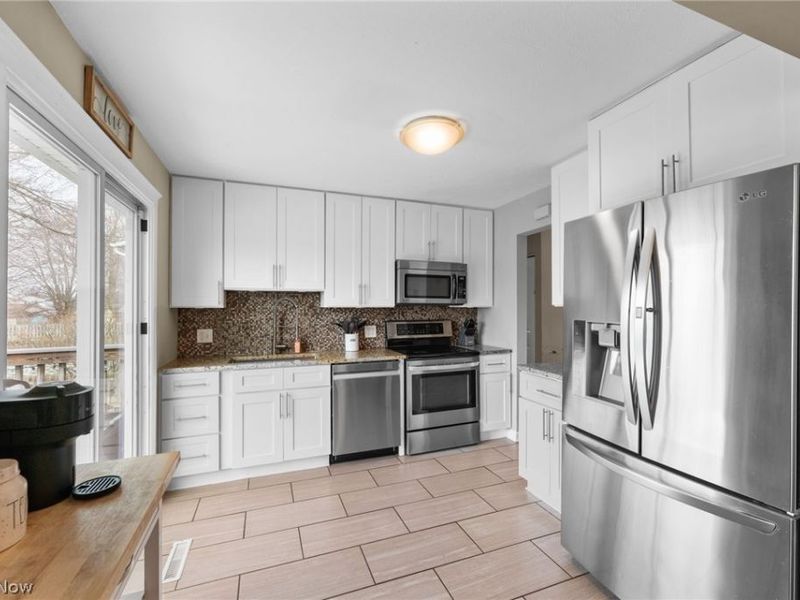 407 Ridgewood Drive, Eastlake, OH 44095 Photo 8