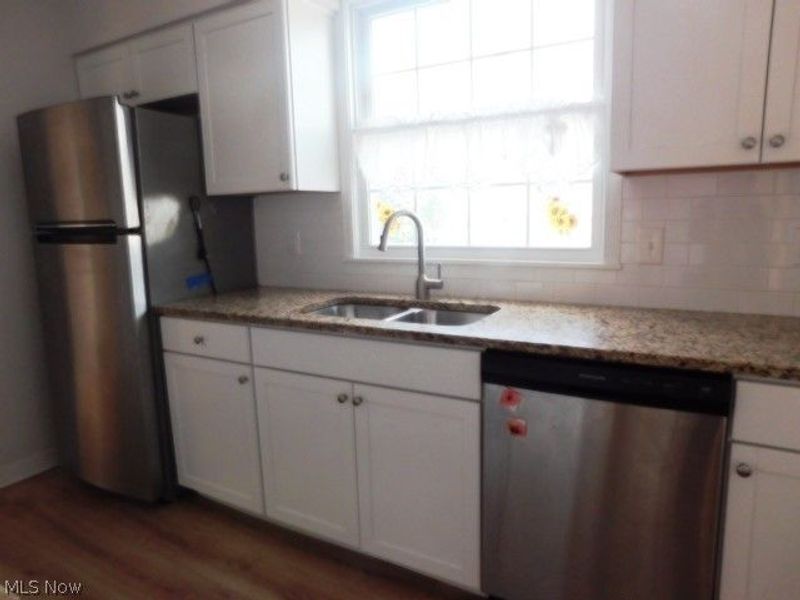 584 Eastland Road, Berea, OH 44017 Photo 10