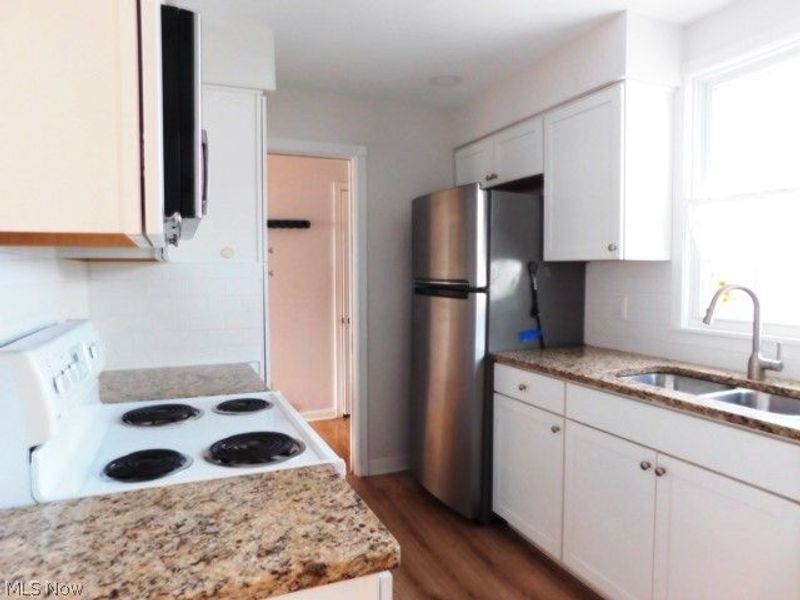 584 Eastland Road, Berea, OH 44017 Photo 11