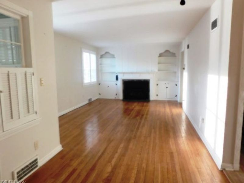 584 Eastland Road, Berea, OH 44017 Photo 2