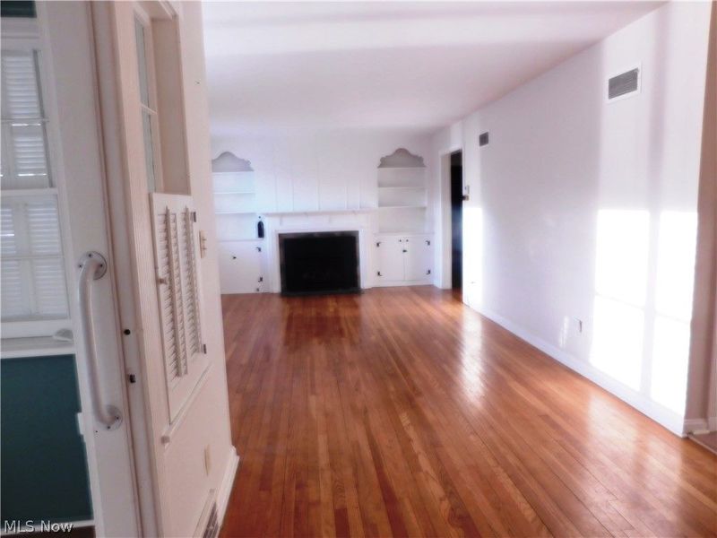 584 Eastland Road, Berea, OH 44017 Photo 7