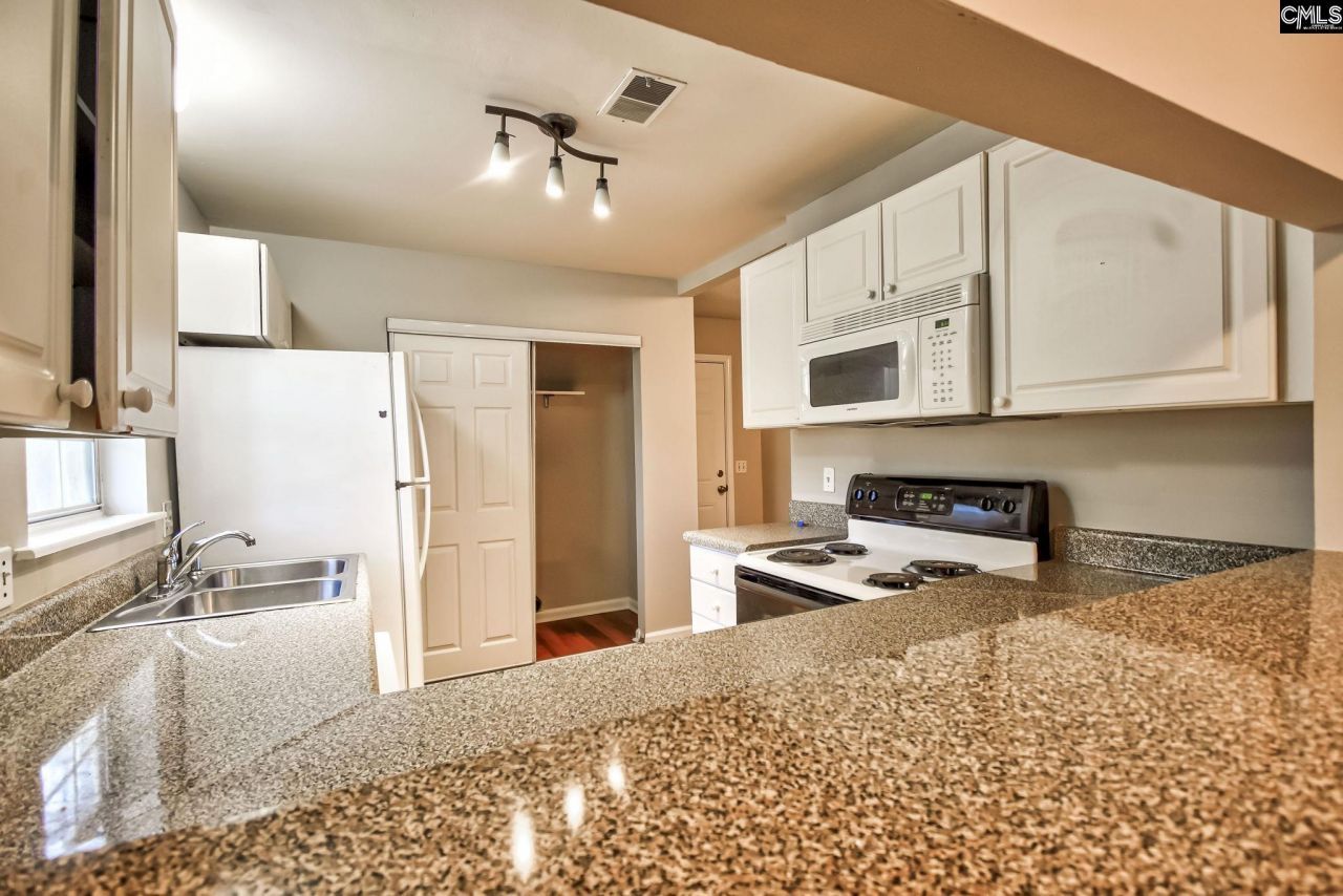 128-130 Country Towns Drive  Photo 6