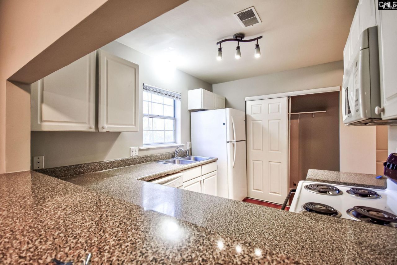 128-130 Country Towns Drive  Photo 7