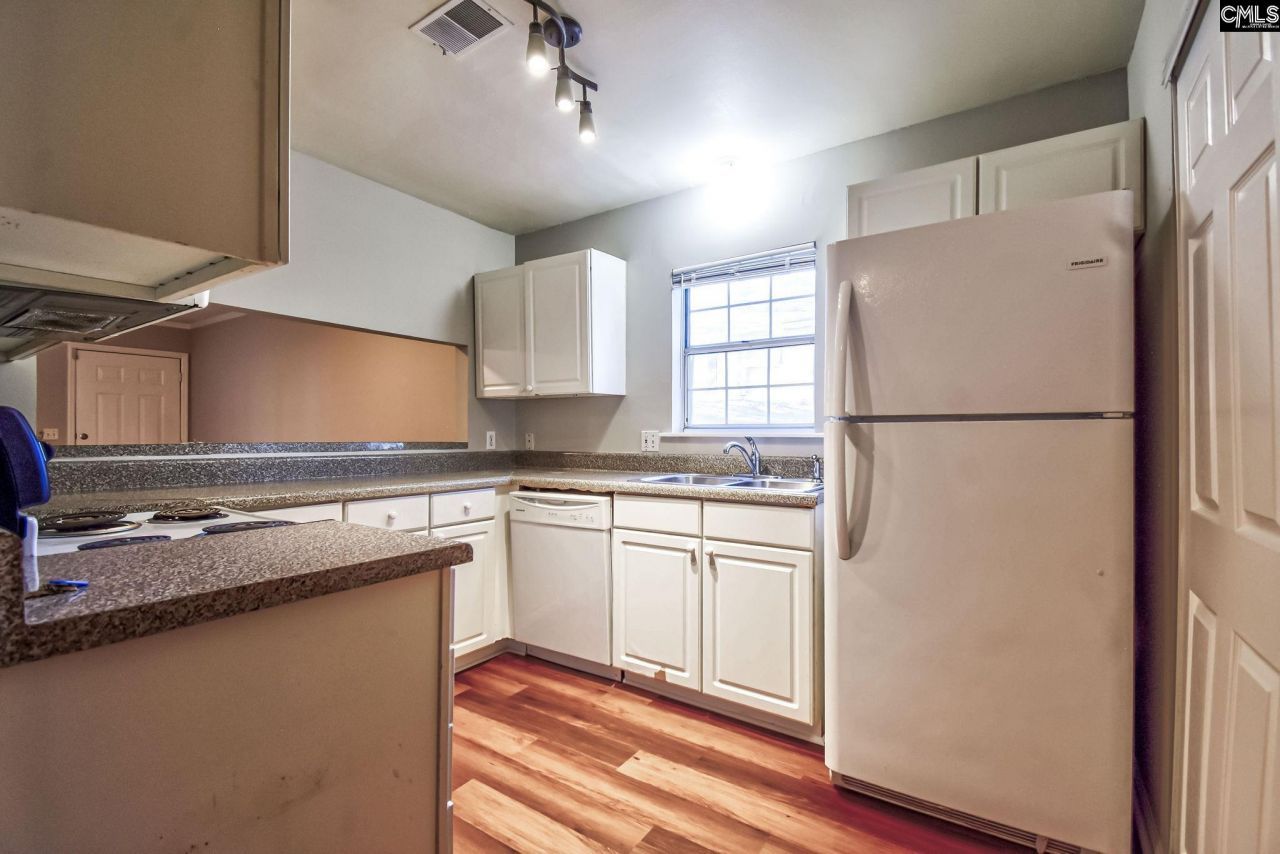 128-130 Country Towns Drive  Photo 8