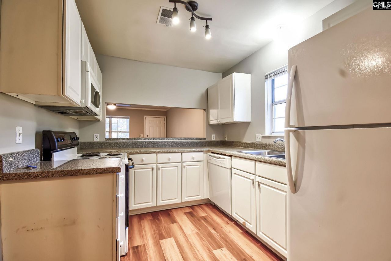 128-130 Country Towns Drive  Photo 9