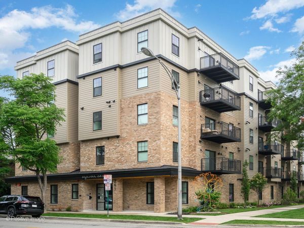 261 WASHINGTON Boulevard , Unit 403, Oak Park, IL 60304