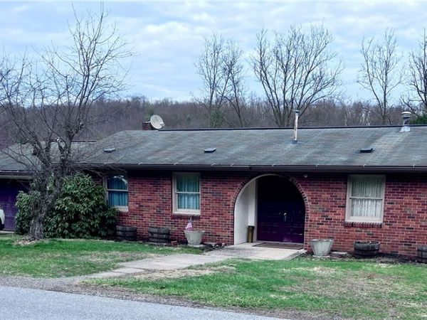 218 Locust St, Rural Valley, PA 16249