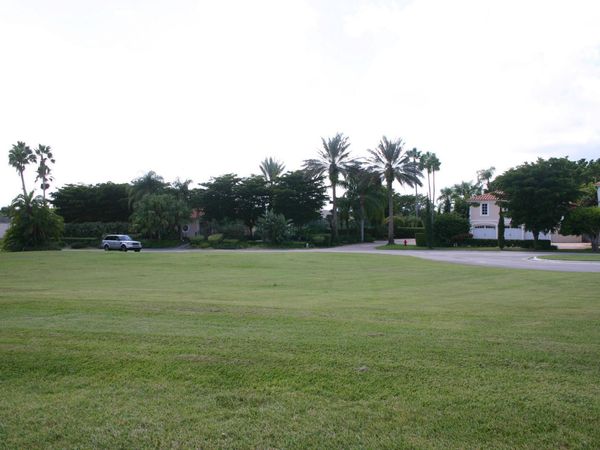 2390 Muir Circle, Wellington, FL 33414