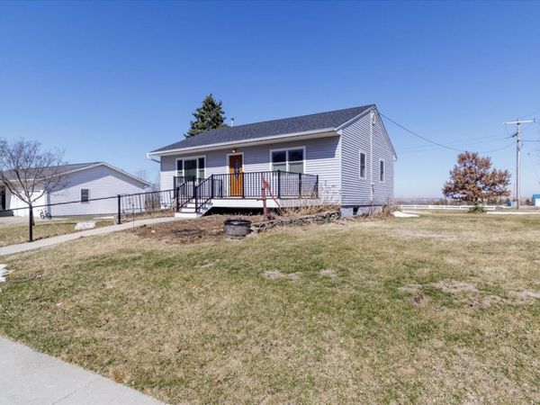 404 W Des Moines Street, Brooklyn, IA 52211