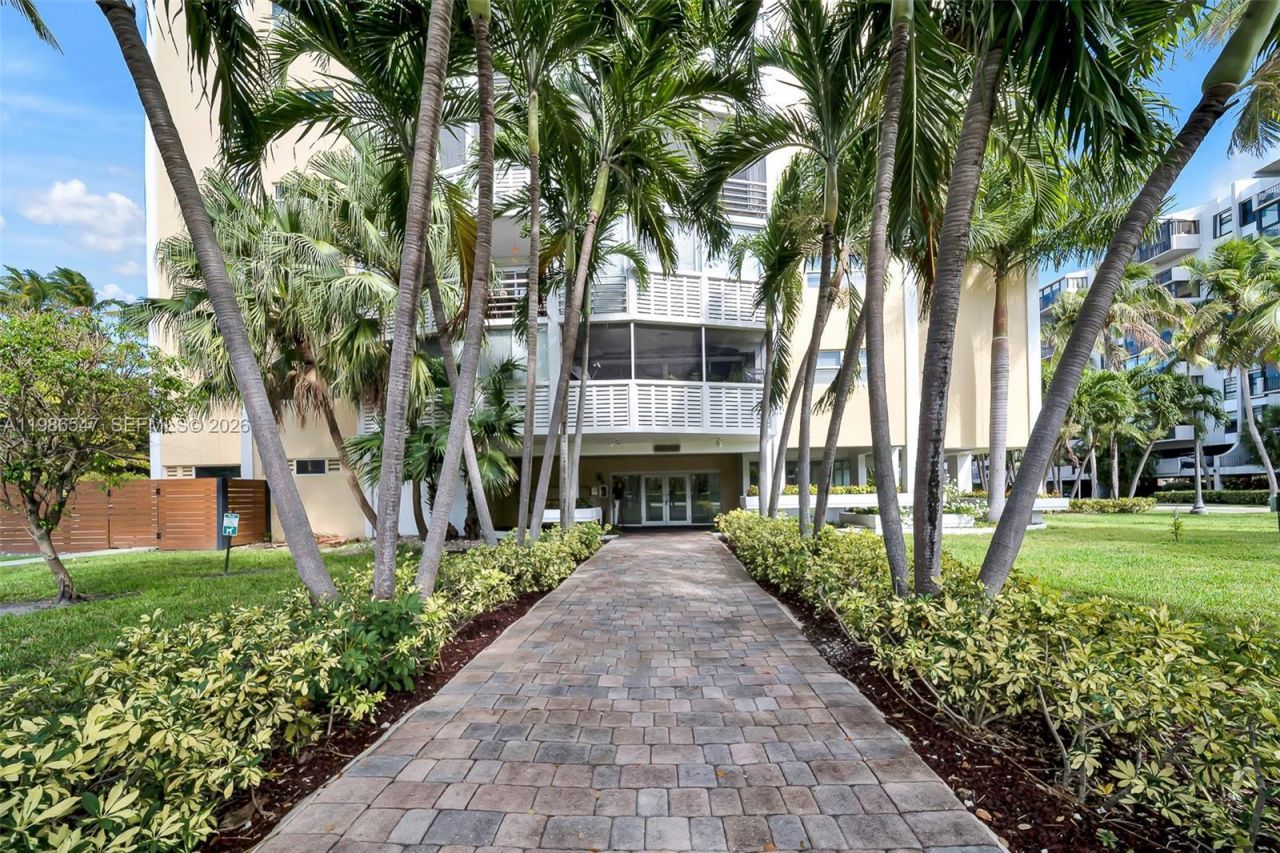 555 Crandon Blvd , Unit 53, Key Biscayne, FL 33149 Photo