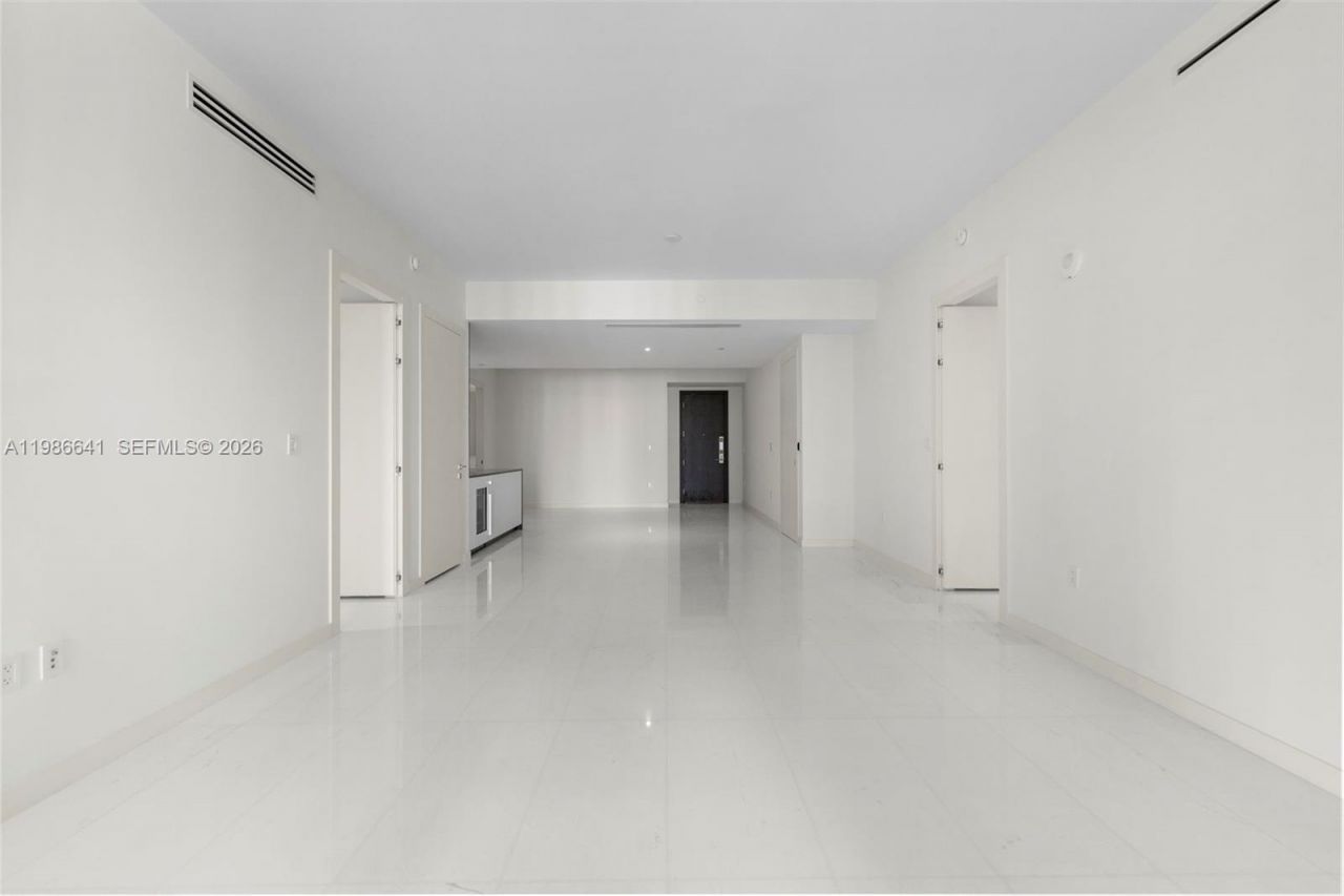 300 Biscayne Blvd Way , Unit 2409, Miami, FL 33131 Photo