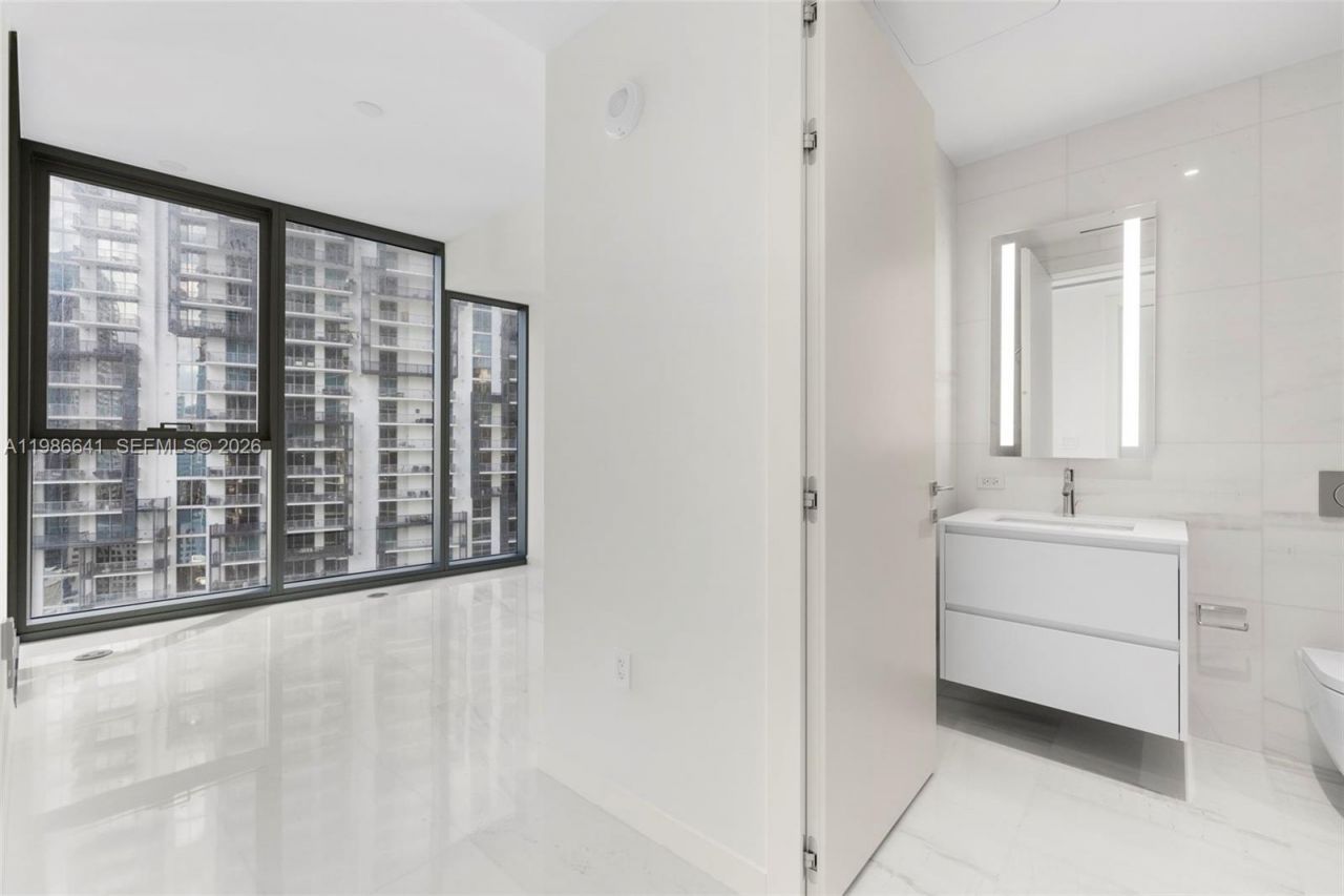 300 Biscayne Blvd Way , Unit 2409, Miami, FL 33131 Photo