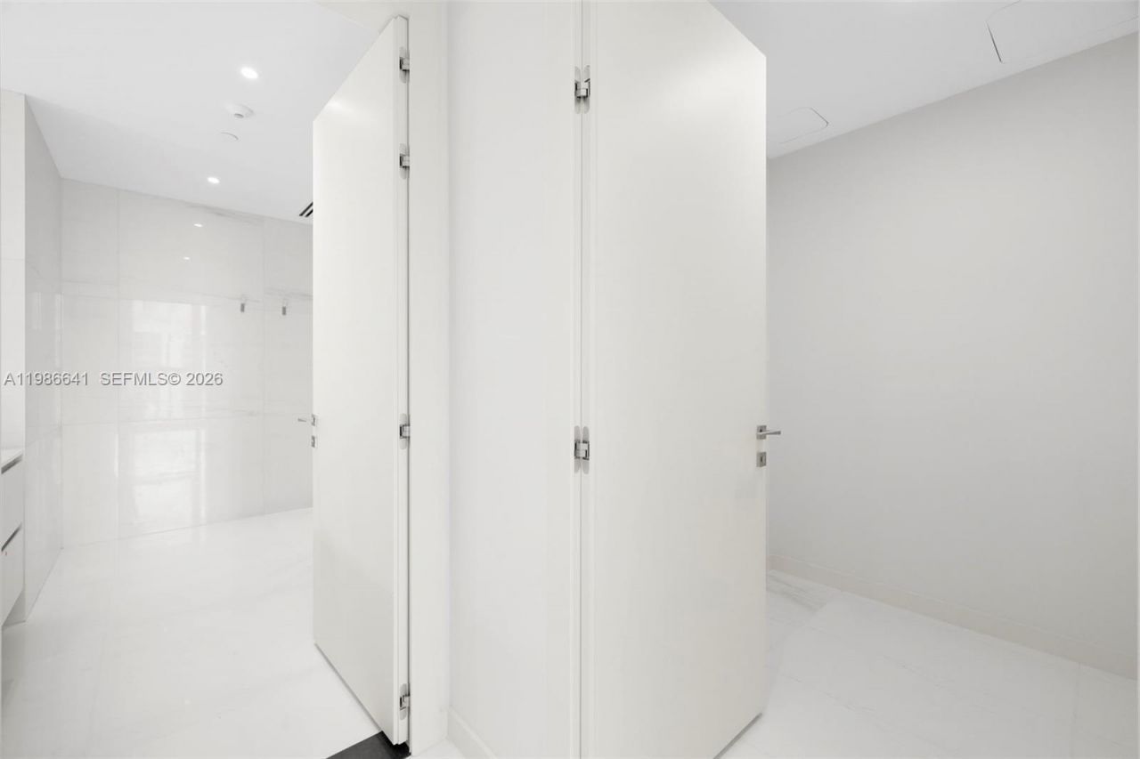 300 Biscayne Blvd Way , Unit 2409, Miami, FL 33131 Photo