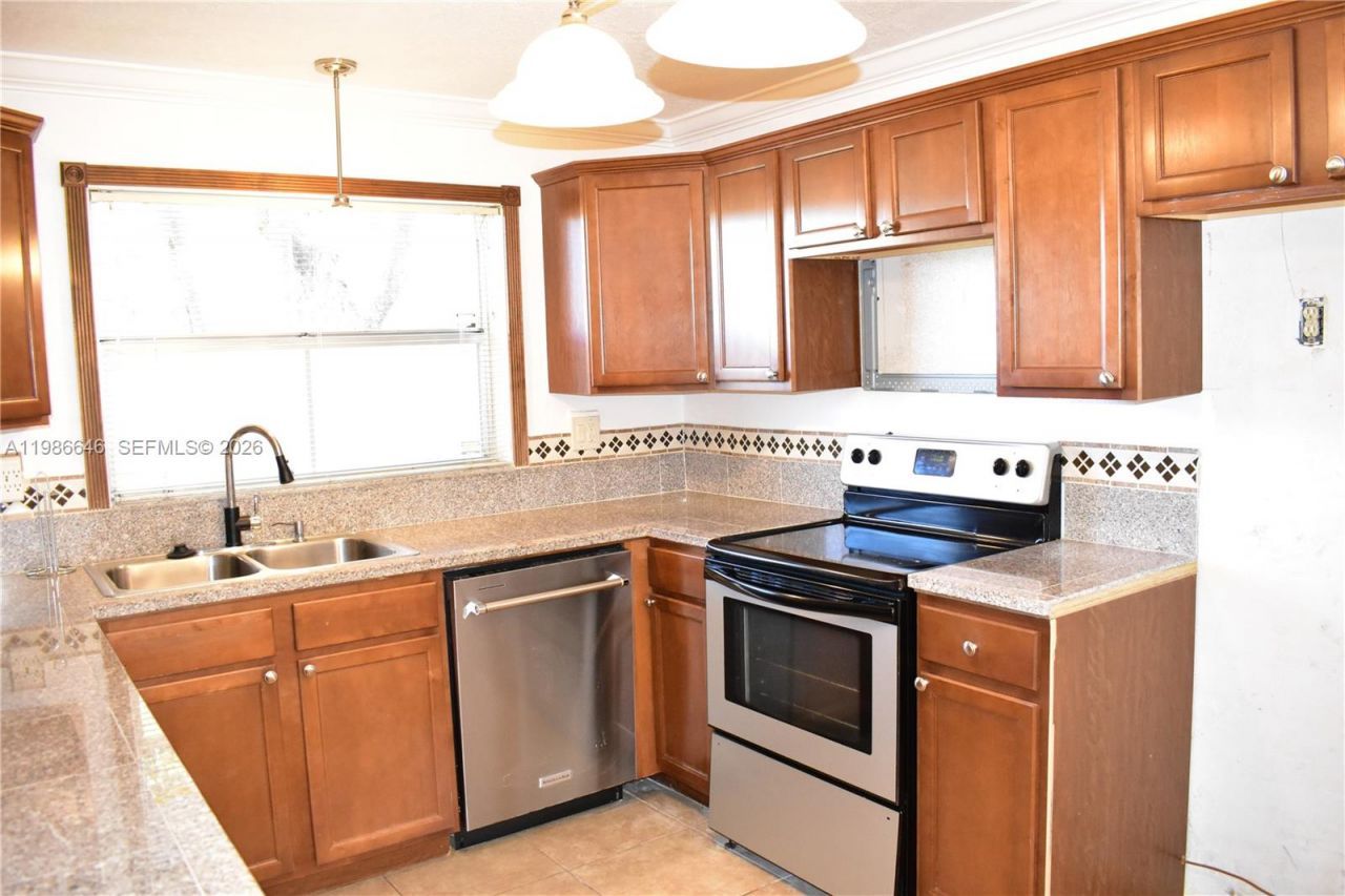 9561 Sunrise Lakes Blvd, Unit 106, Sunrise, FL 33322 Photo