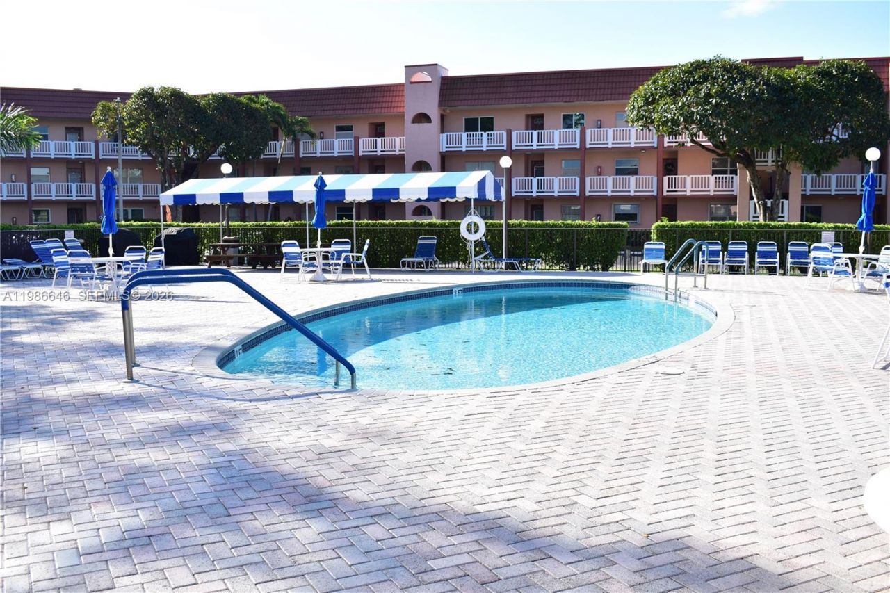 9561 Sunrise Lakes Blvd, Unit 106, Sunrise, FL 33322 Photo