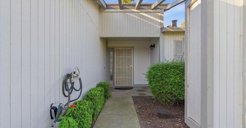 7419 Sunborough Ln, Sacramento, CA 95828 Photo