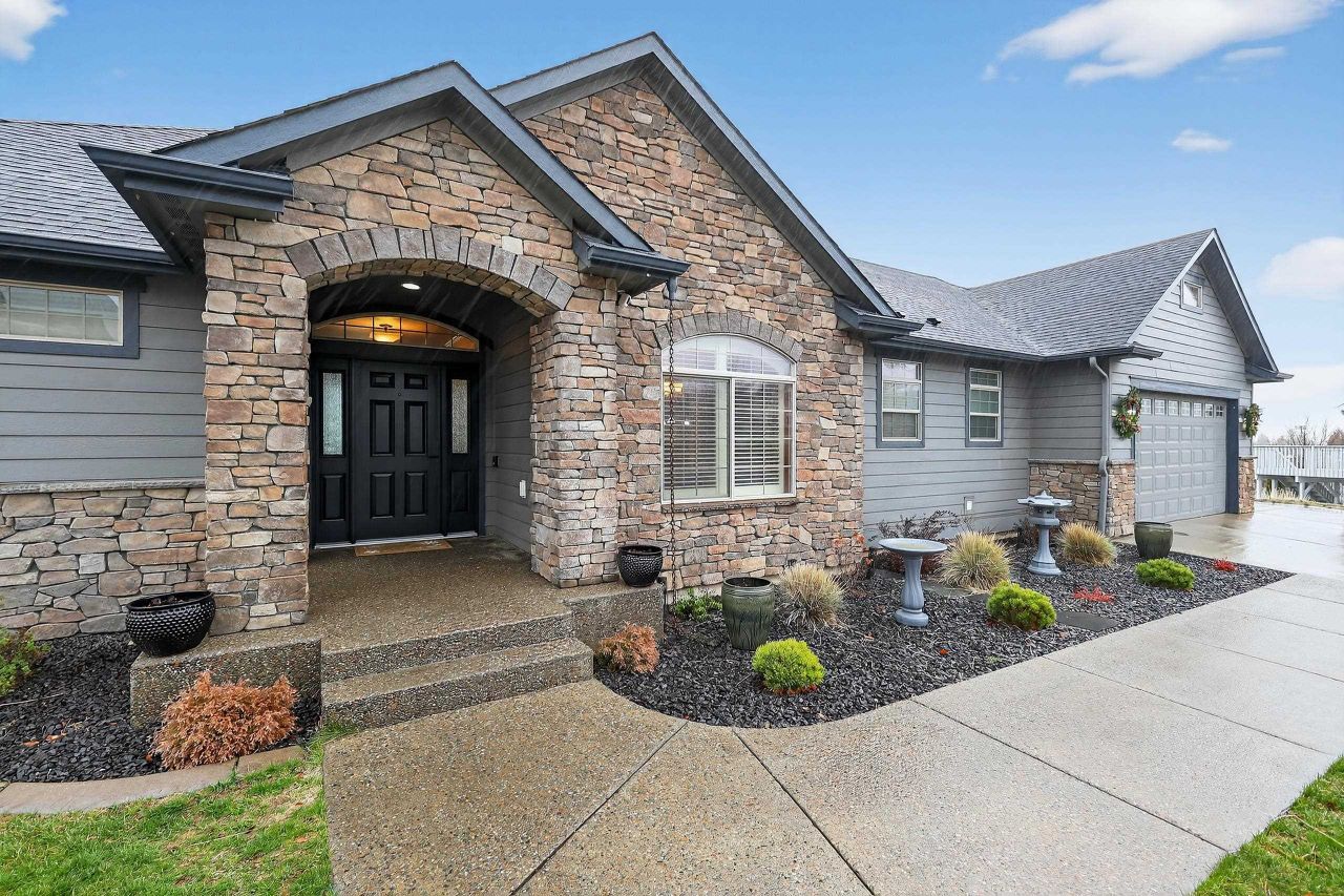 729 MONTAGUE Dr primary photo