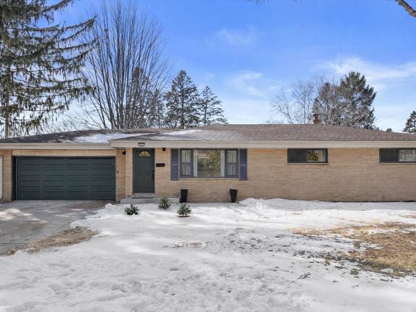 831 W Riverview DRIVE, Glendale, WI 53209