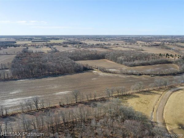 1136 S Nichols Road , Clayton Twp, MI 48473