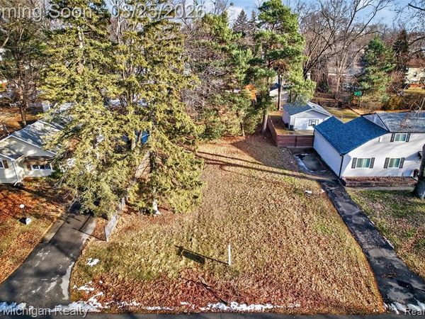 000 Westwood, Troy, MI 48083