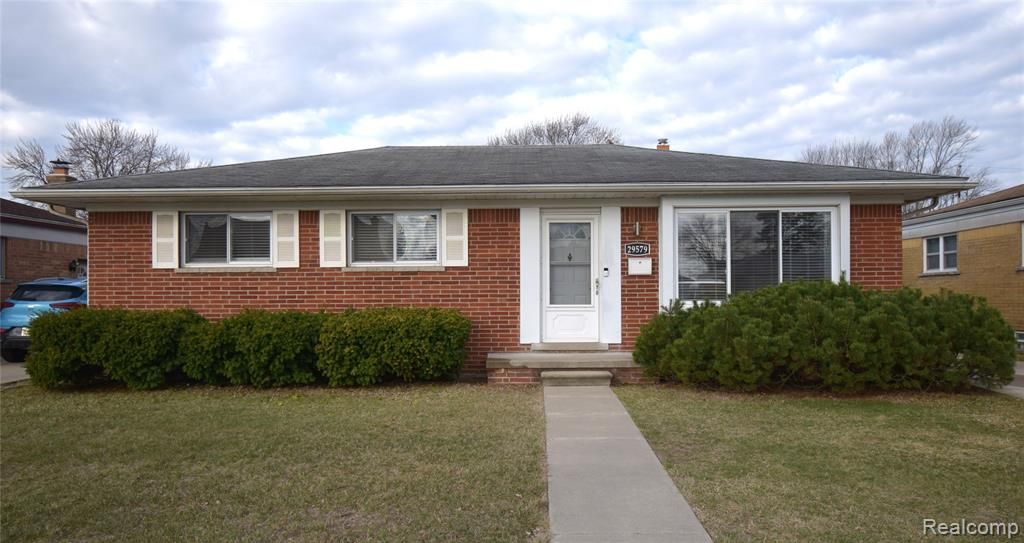 29579 Fairfield Drive, Warren, MI 48088 Main Photo