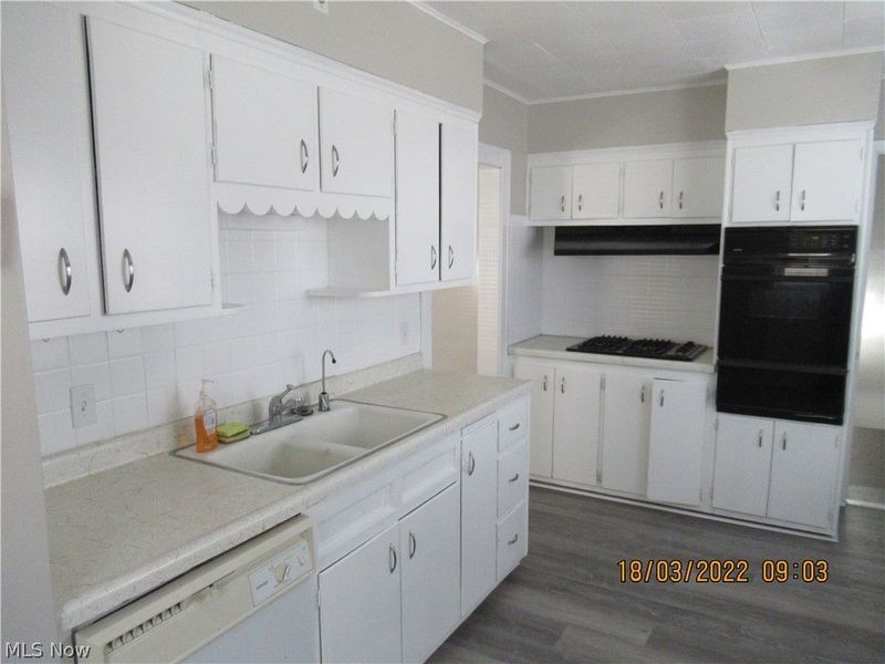 2015 Baxterly Avenue, Lakewood, OH 44107 Photo 10