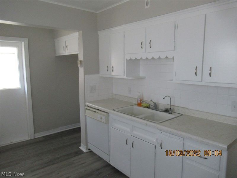 2015 Baxterly Avenue, Lakewood, OH 44107 Photo 11