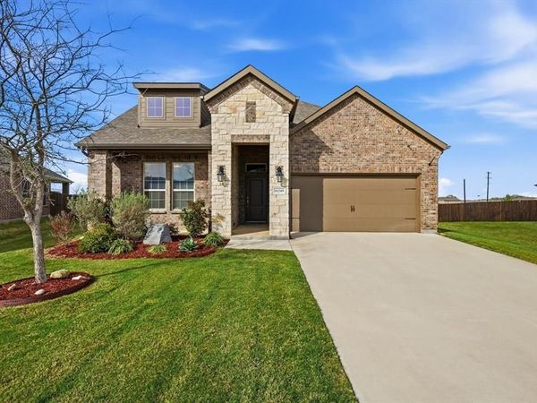 11249 Canyon Mine Drive, Aubrey, TX 76227