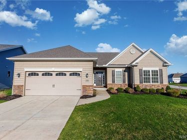 5690 Waterford Ln, Clarence, NY 14032