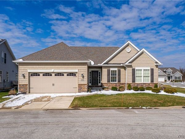 5690 Waterford Ln, Clarence, NY 14032