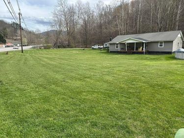 1290 Kentucky 215 , Evarts, KY 40828