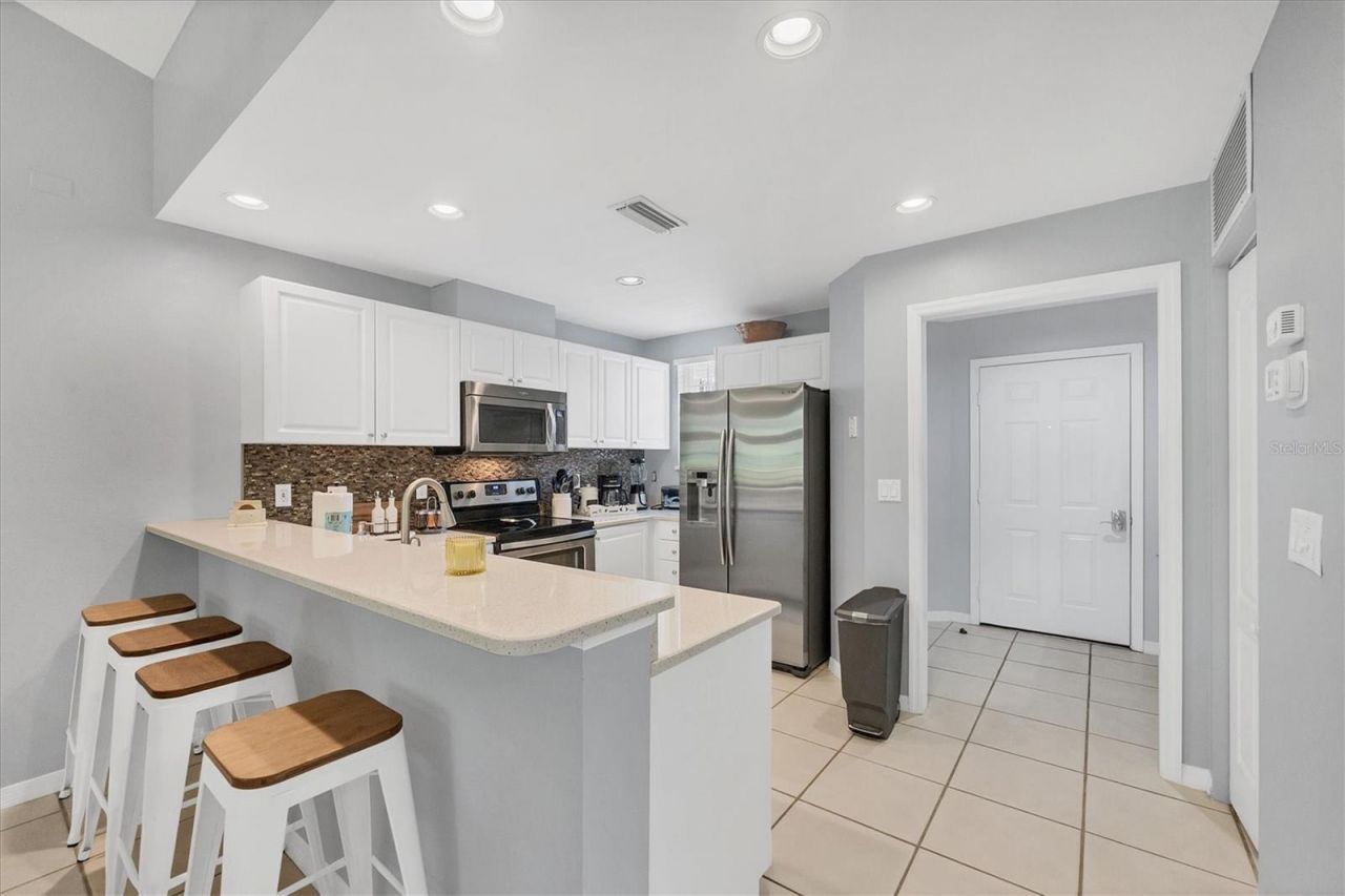 3803 54th Drive W, Unit 203, Bradenton, FL 34210 Photo