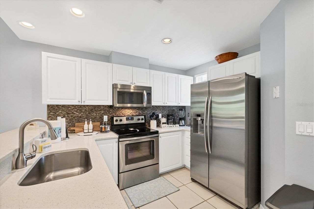 3803 54th Drive W, Unit 203, Bradenton, FL 34210 Photo