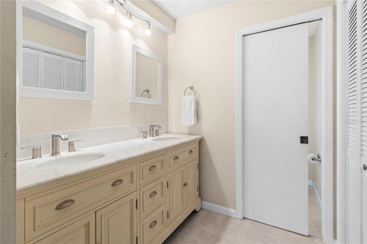 7926 Cypress Lake Drive, Sarasota, FL 34243 Photo