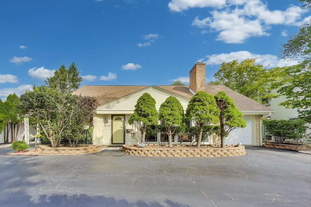 3226 Sprucewood Road, Wilmette, IL 60091 Main Photo