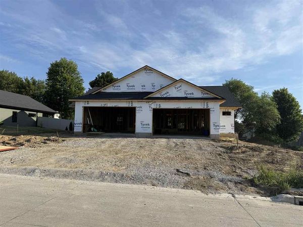 831 Prairie View Dr, West Branch, IA 52358