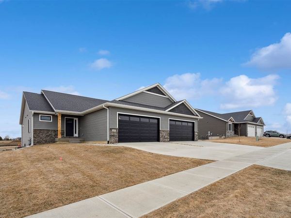 831 Prairie View Dr, West Branch, IA 52358