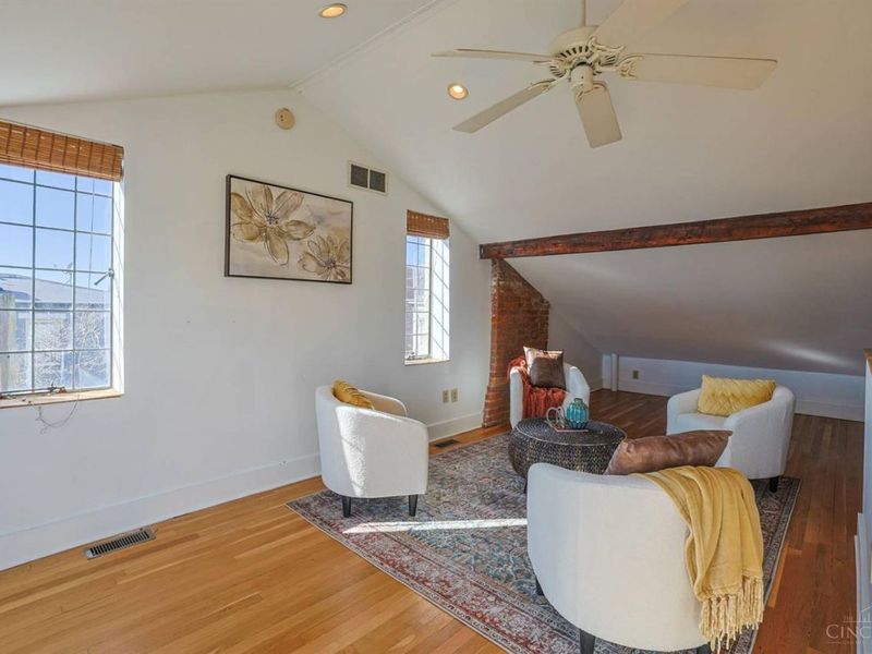 323 Milton Street, Cincinnati, OH 45202 Photo 10