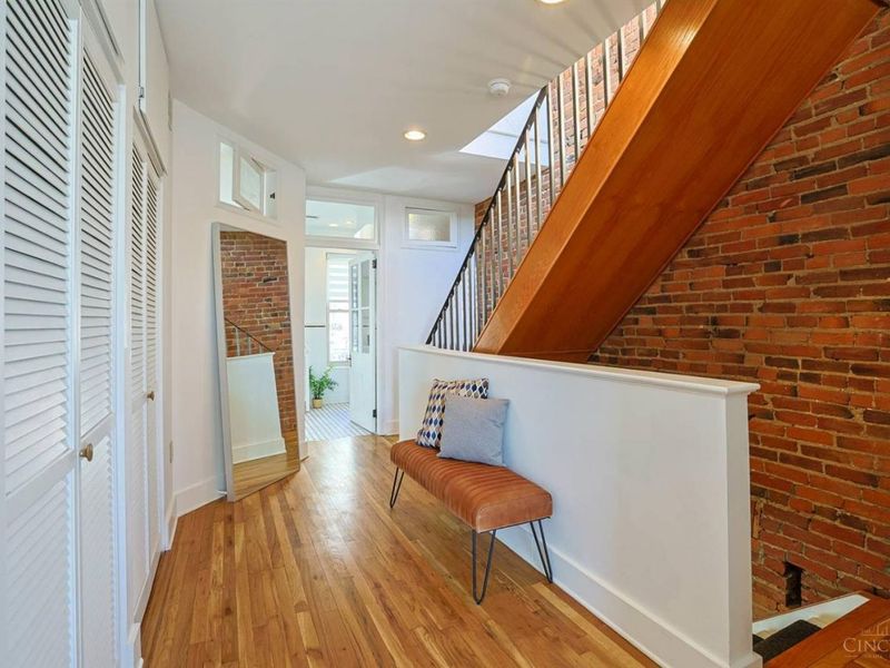 323 Milton Street, Cincinnati, OH 45202 Photo 21