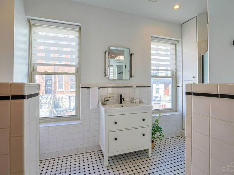 323 Milton Street, Cincinnati, OH 45202 Photo 25