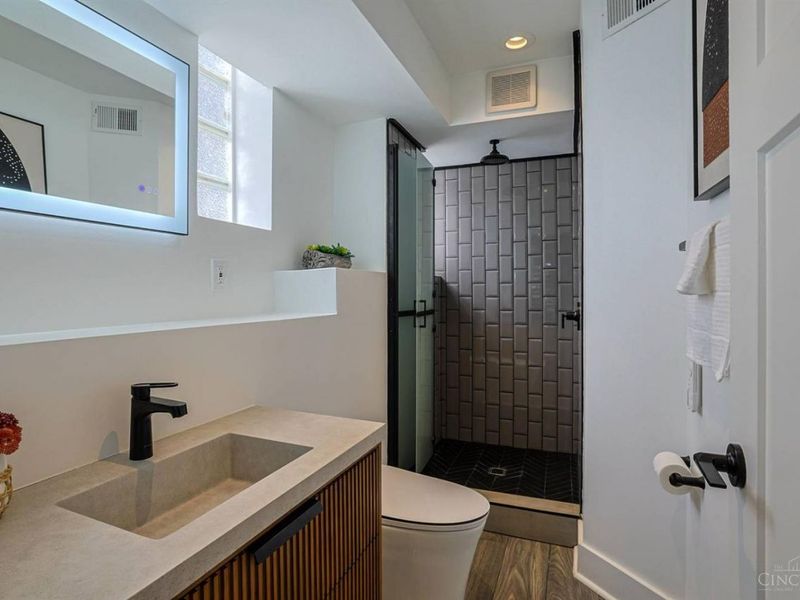 323 Milton Street, Cincinnati, OH 45202 Photo 28