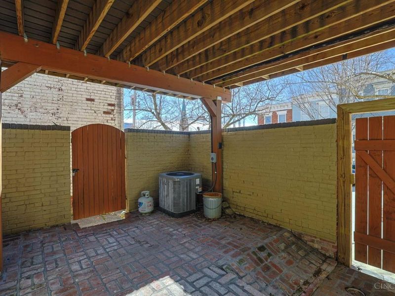 323 Milton Street, Cincinnati, OH 45202 Photo 37