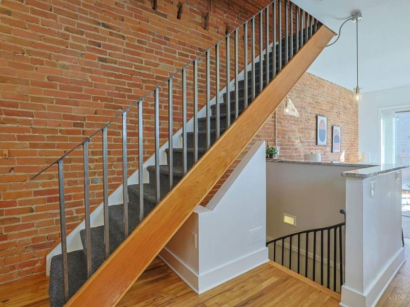 323 Milton Street, Cincinnati, OH 45202 Photo 5