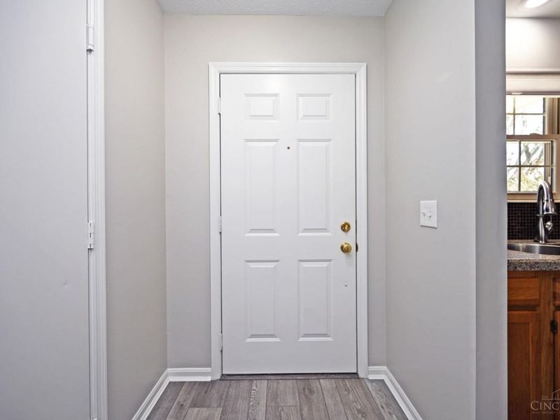 5918 Leeside Trail, Green Township, OH 45248 Photo 4