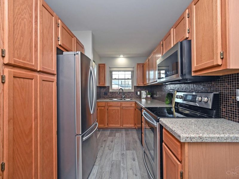 5918 Leeside Trail, Green Township, OH 45248 Photo 6