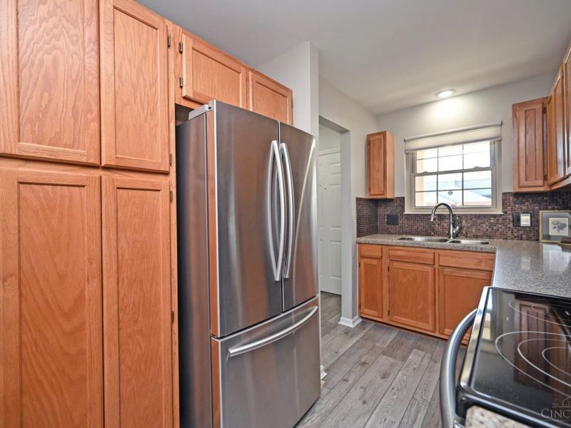 5918 Leeside Trail, Green Township, OH 45248 Photo 7