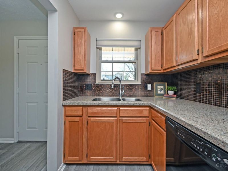 5918 Leeside Trail, Green Township, OH 45248 Photo 8